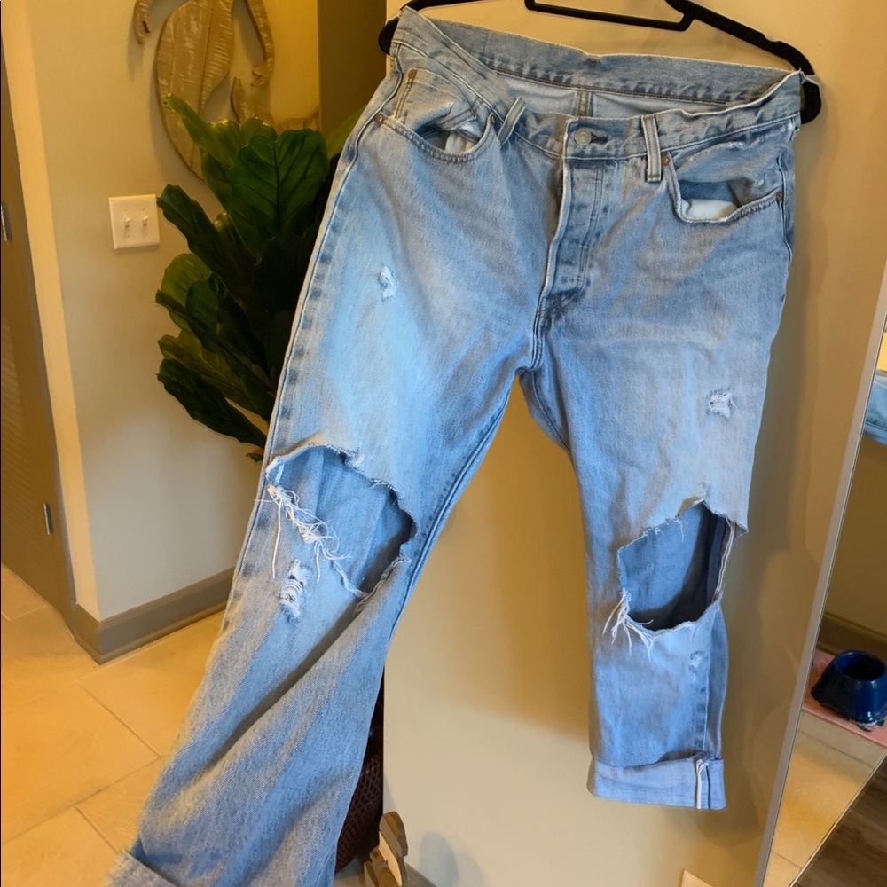Levi’s High Rise Ripped Mom Jeans - Picture 6 of 6